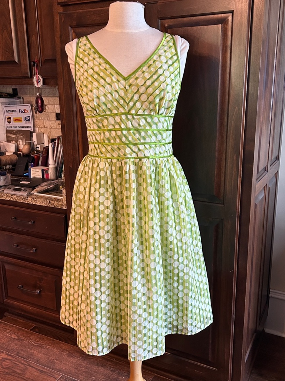 1980’s Robbie Bee Sz 14 Lime Green Polka Dot V-Neck Fit & Flare Dress